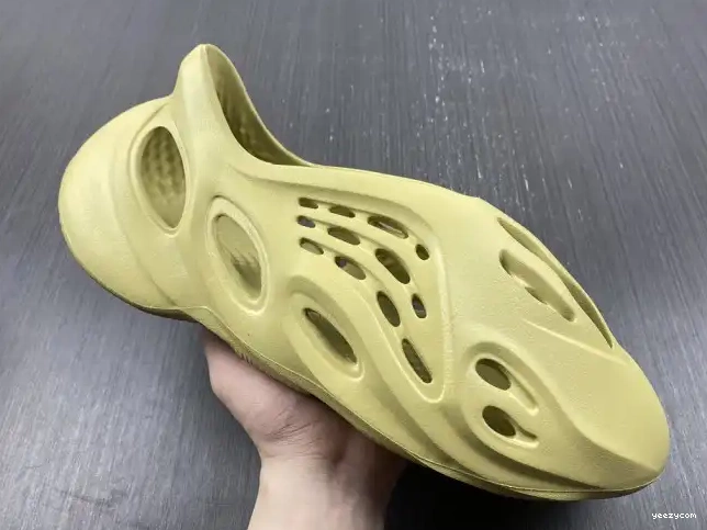 Yeezy Sulfur Adidas Foam RNNR GV6775 0516